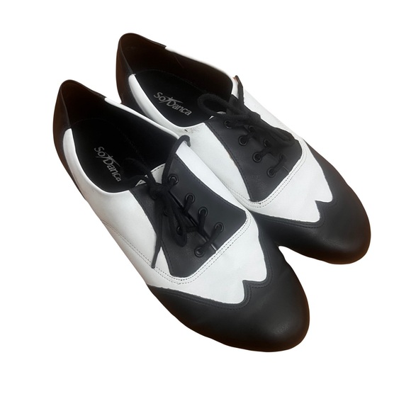 So Danca black & white 50’s inspired “saddle” shoe. - Picture 2 of 4
